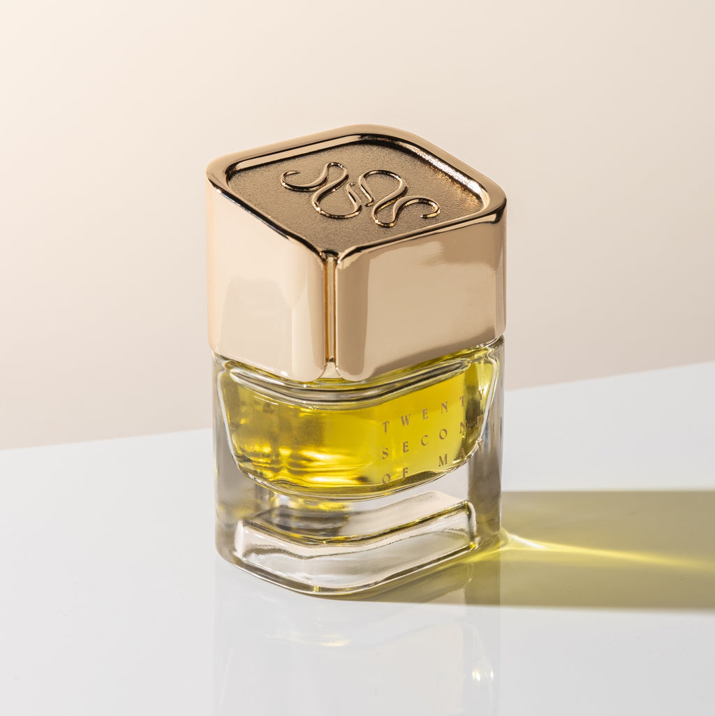 Bee’s Home perfume bottle – warm niche fragrance by twentysecondofmay
Bee’s Home luxury perfume – unisex scent with honey and amber notes
Luxurious bottle of Bee’s Home – comforting niche fragrance