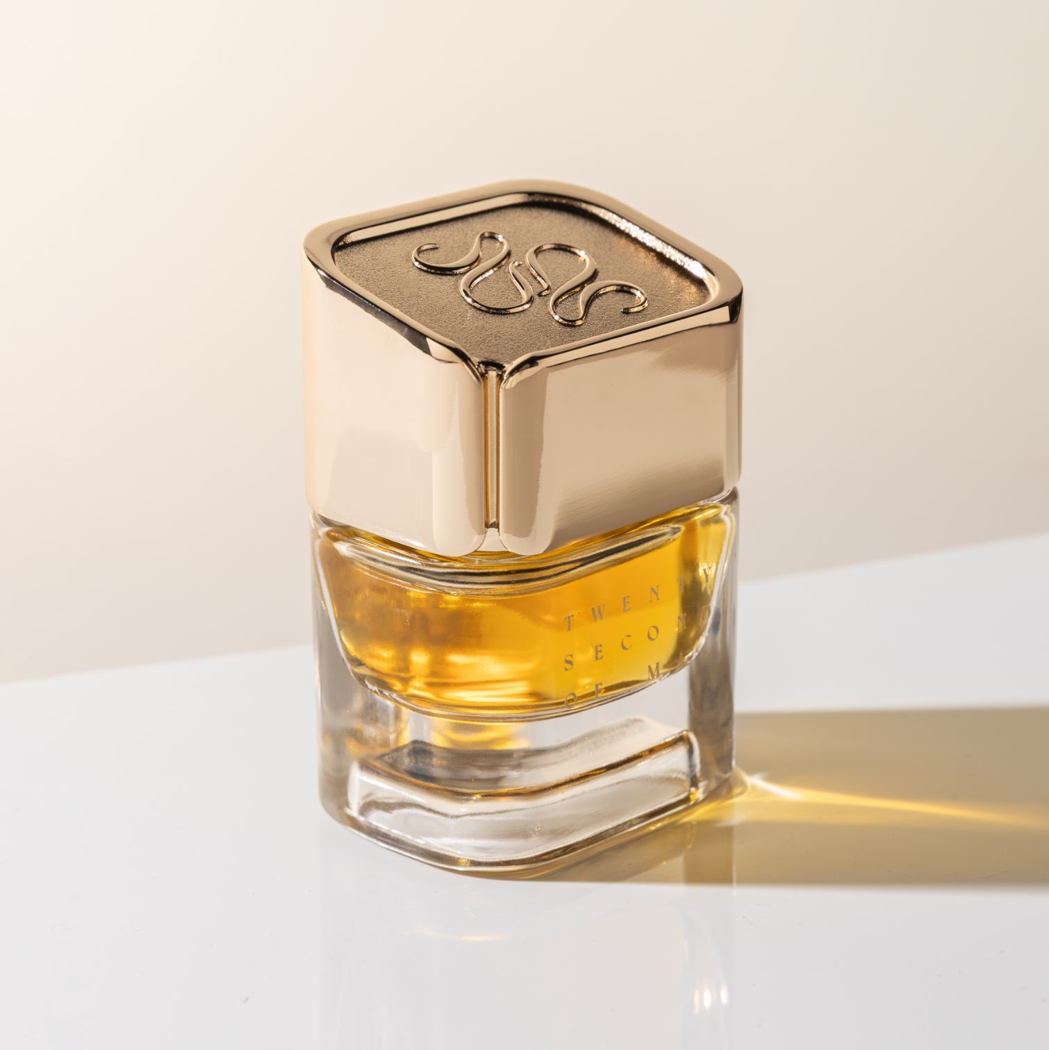 Roots of Kente perfume bottle – bold niche fragrance by twentysecondofmay
Luxury unisex gourmand perfume with sweet and spicy notes – Roots of Kente
Roots of Kente minimalist bottle – niche scent inspired by heritage and strength