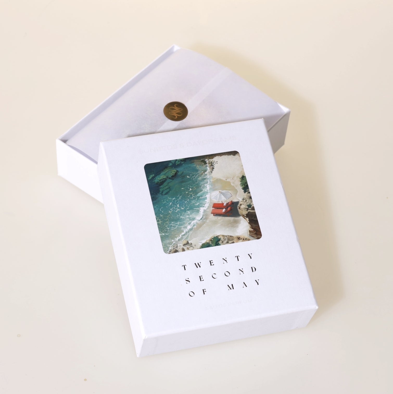Sunbeds & Daydreams perfume packaging – luxurious box design for the long-lasting summer niche fragrance with solar notes, marine notes and pear by twentysecondofmay